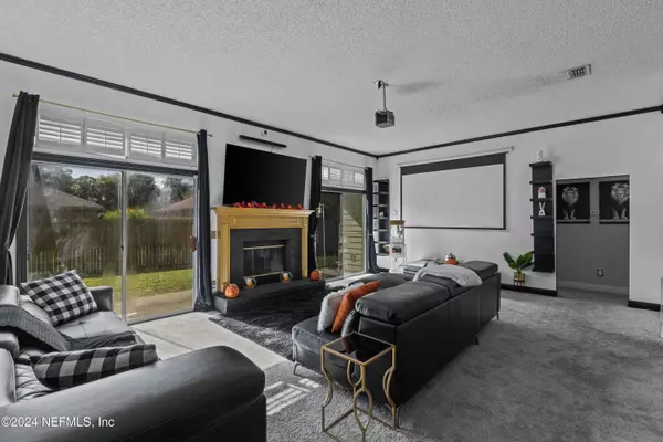 5458 CUTWATER LN S, Jacksonville, FL 32277