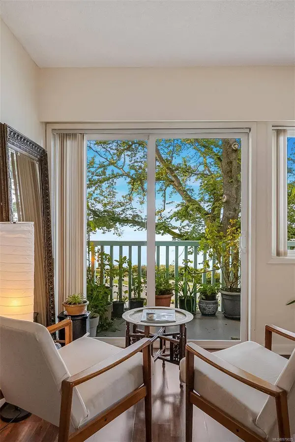 20 Olympia Ave #201, Victoria, BC V8V 2N4