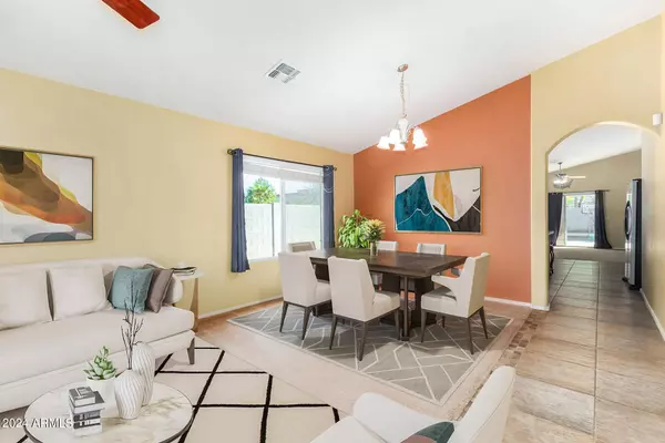 2005 W CARTER Road, Phoenix, AZ 85041