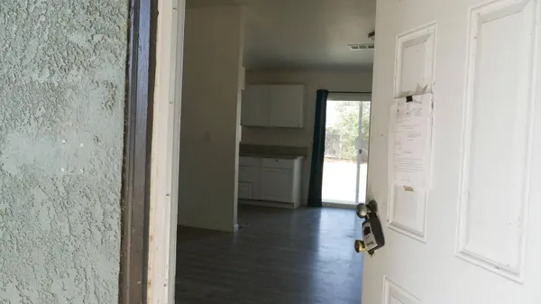 330 W Wren Avenue, Visalia, CA 93291