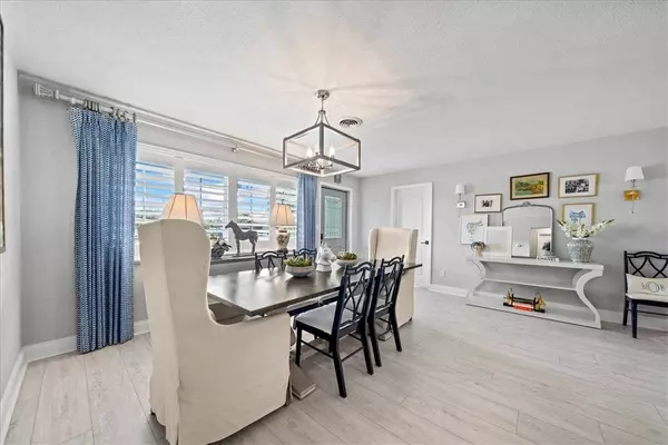 469 Linda LN, Melbourne, FL 32935