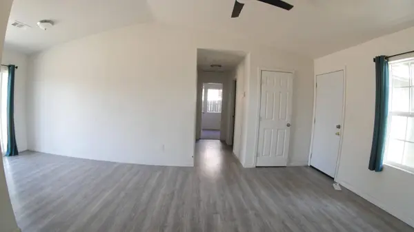 330 W Wren Avenue, Visalia, CA 93291