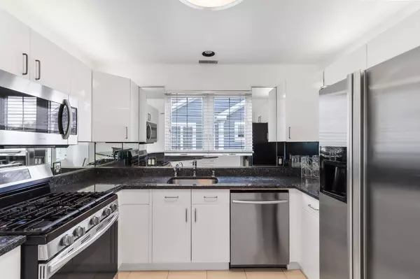 1065 Lakeland DRIVE #9-27, Lake Geneva, WI 53147