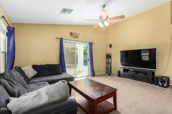 2005 W CARTER Road, Phoenix, AZ 85041