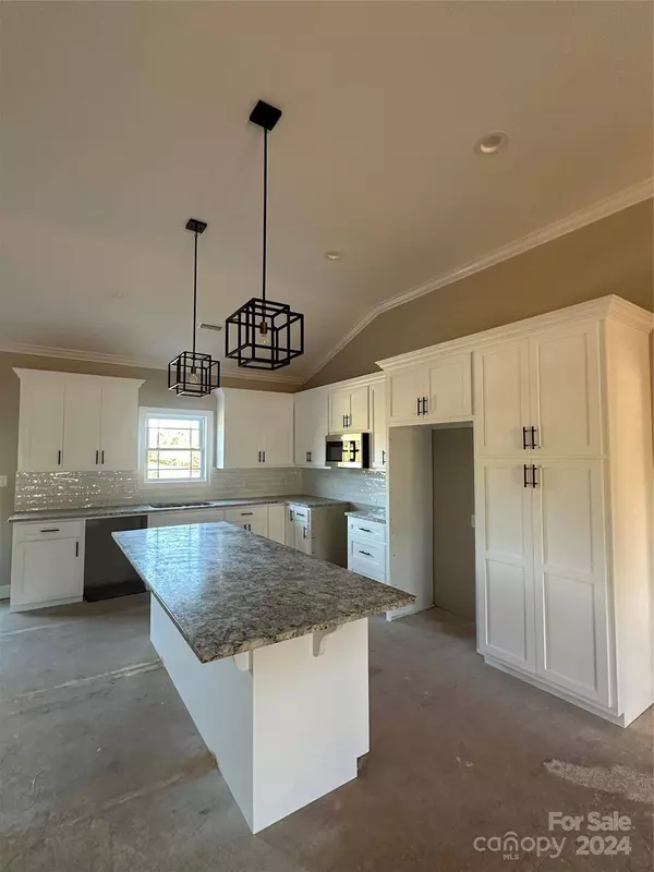 4916 Southview DR, Hickory, NC 28602