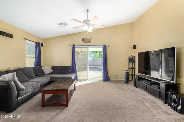 2005 W CARTER Road, Phoenix, AZ 85041