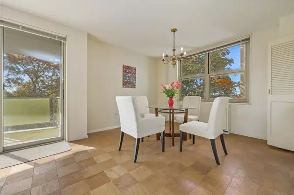 1 Strawberry Hill Court #APT 3A, Stamford, CT 06902