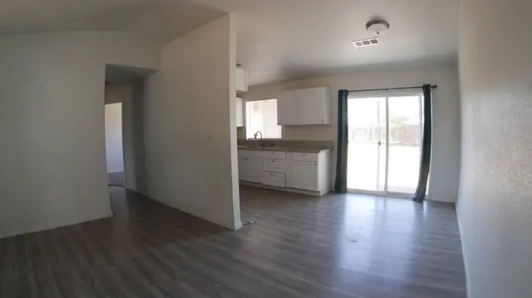 330 W Wren Avenue, Visalia, CA 93291