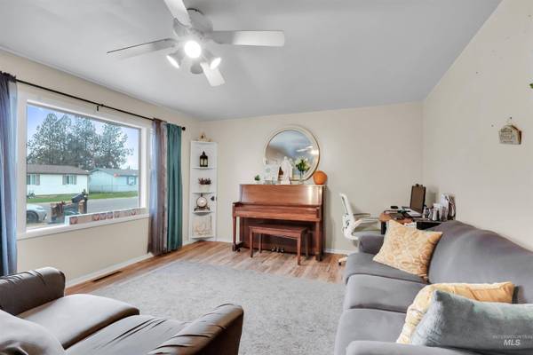 2467 Hansen Ave, Burley, ID 83318