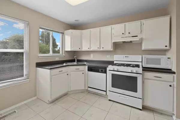 599 N Emerson LN, Hainesville, IL 60030