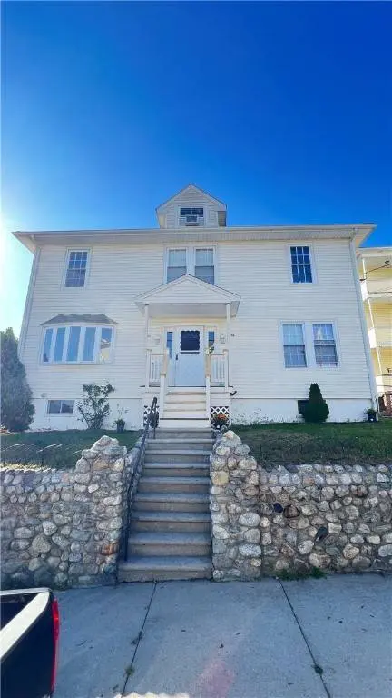 34 Mailloux ST, Woonsocket, RI 02895