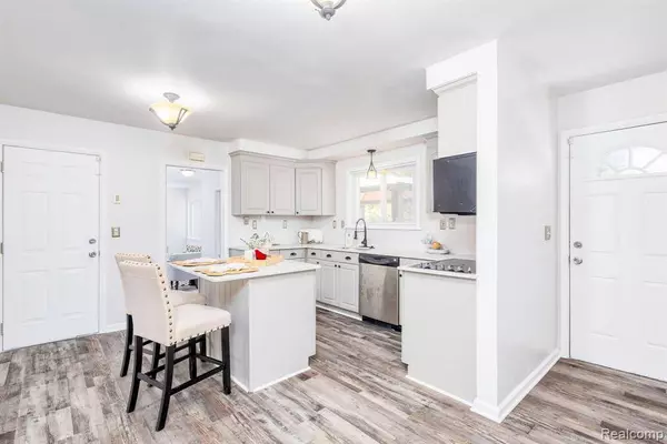 21203 BERG Road, Southfield, MI 48033