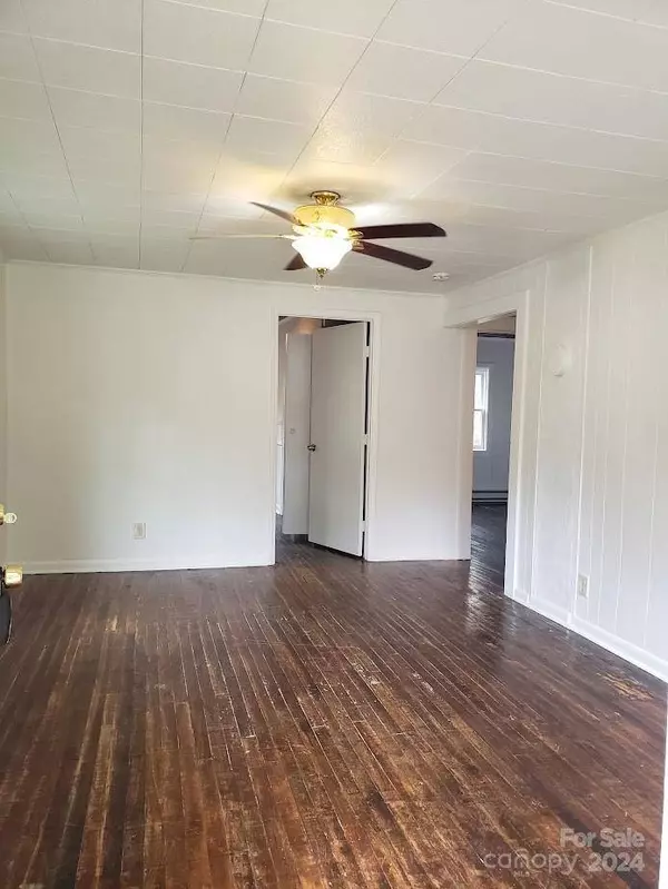 1359 15th AVE NE, Hickory, NC 28601