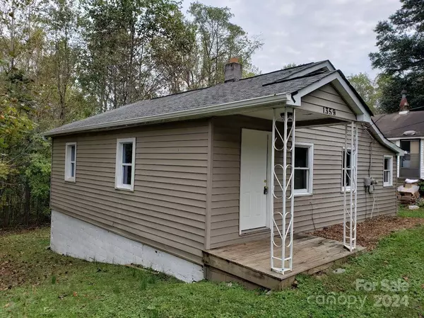 1359 15th AVE NE, Hickory, NC 28601