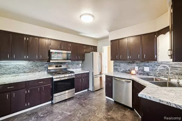 5100 GLEN COVE Lane, Grand Blanc, MI 48507