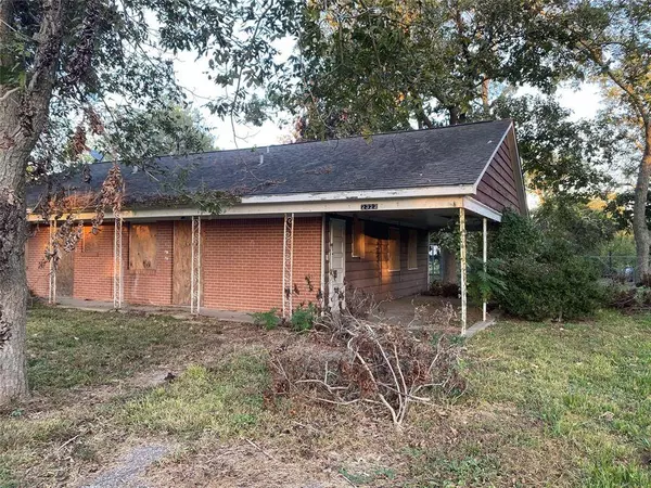 2322 N Fulton ST, Wharton, TX 77488