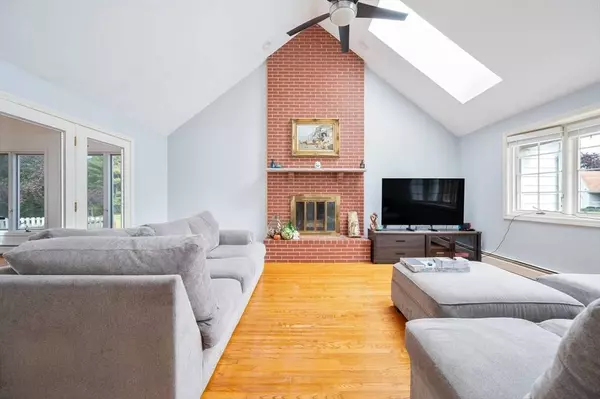 50 Meadowlark Dr., Seekonk, MA 02771