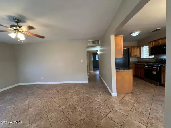 3542 E EARLL Drive, Phoenix, AZ 85018