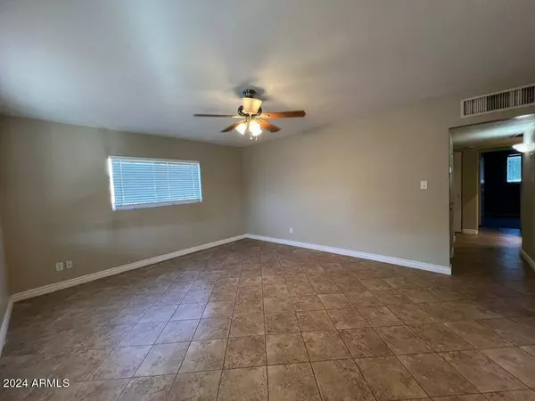 3542 E EARLL Drive, Phoenix, AZ 85018