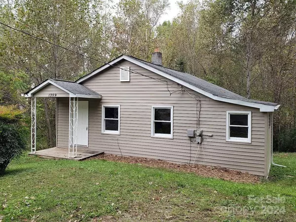 1359 15th AVE NE, Hickory, NC 28601