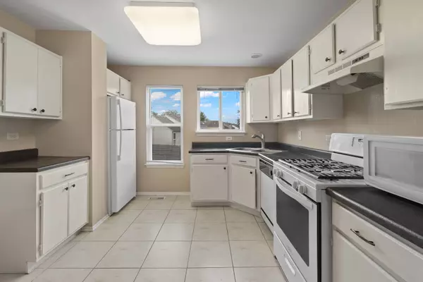 599 N Emerson LN, Hainesville, IL 60030