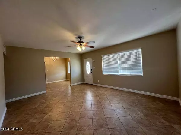 3542 E EARLL Drive, Phoenix, AZ 85018