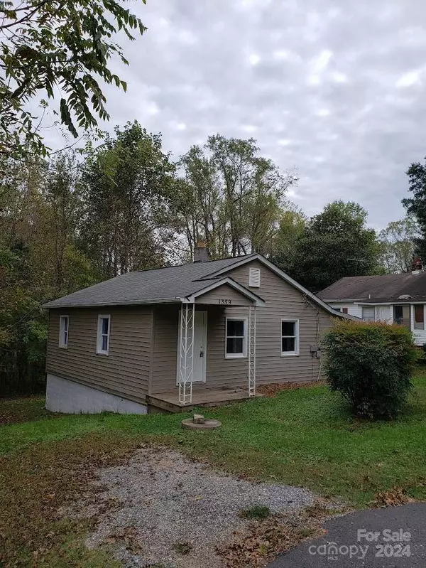 1359 15th AVE NE, Hickory, NC 28601