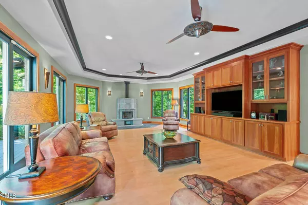 6016 Glenthorne Drive, Raleigh, NC 27613