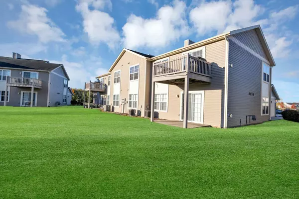 912 Penny LN #912, Sycamore, IL 60178