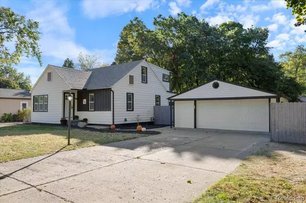 2349 ELLERY Avenue, Waterford, MI 48327