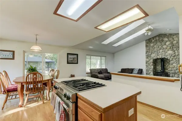 7129 Johnson Point RD NE, Olympia, WA 98506