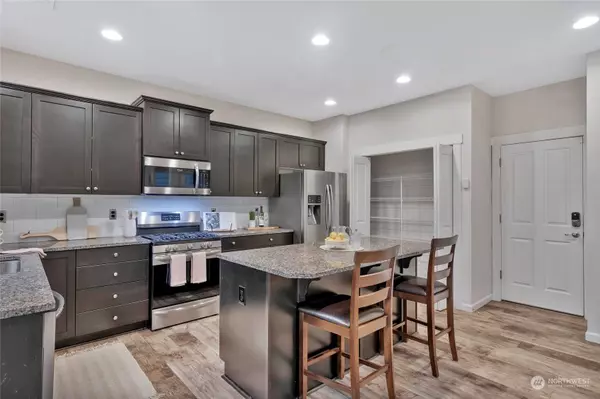 1022 32nd ST NW, Puyallup, WA 98371