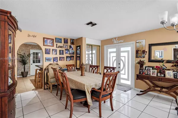 6101 NW 18th Ct, Sunrise, FL 33313