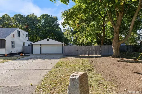 2349 ELLERY Avenue, Waterford, MI 48327