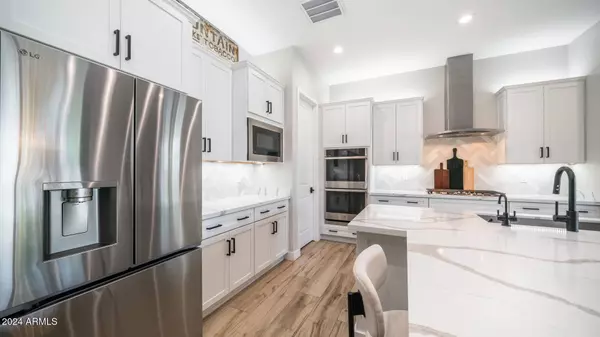 10714 E THORNTON Avenue, Mesa, AZ 85212