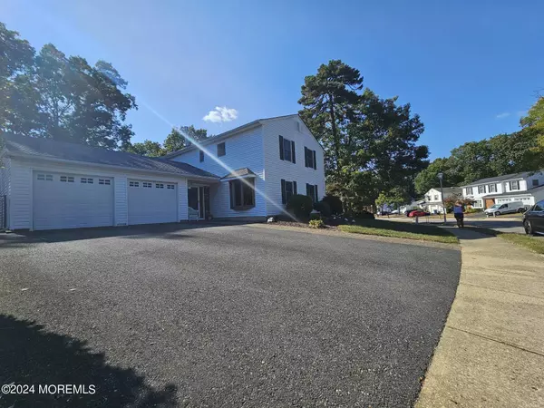 10 Timberline Drive, Howell, NJ 07731