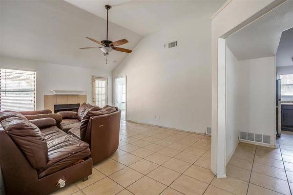 649 Ozark Avenue, Burleson, TX 76028