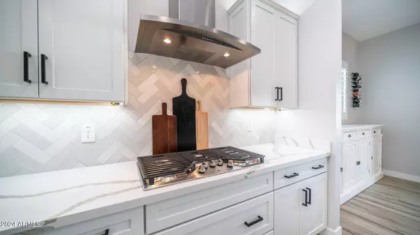 10714 E THORNTON Avenue, Mesa, AZ 85212