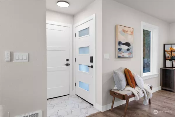 1906 NE 120th st, Seattle, WA 98125