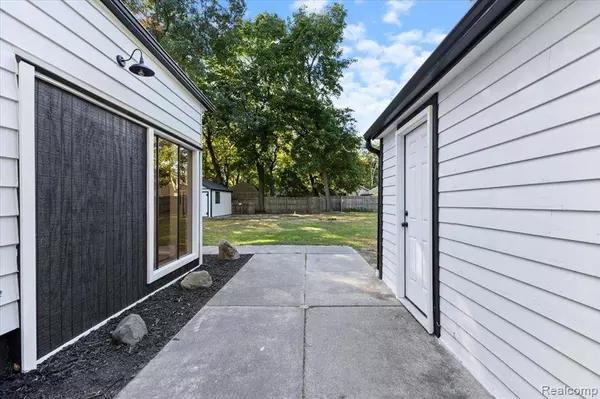 2349 ELLERY Avenue, Waterford, MI 48327