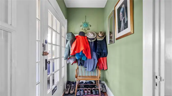 228 Irving Rd, Victoria, BC V8S 3Z9