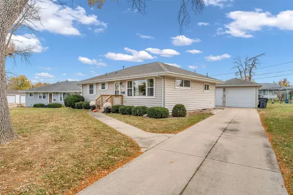 425 26th ST NW, Cedar Rapids, IA 52405