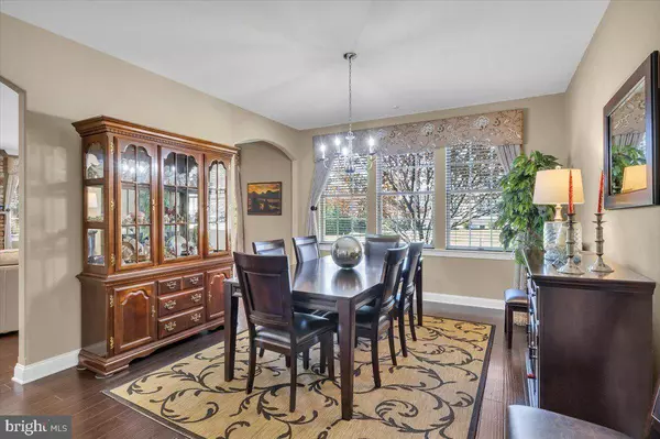 2 LEONARDO LN, West Berlin, NJ 08091