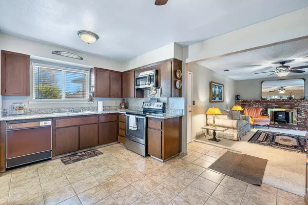 1711 Hampton Avenue, Clovis, CA 93611