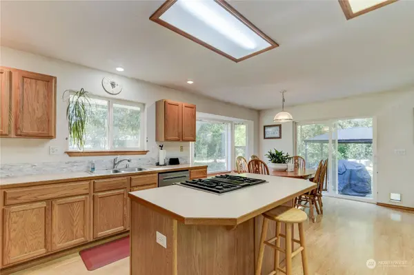 7129 Johnson Point RD NE, Olympia, WA 98506