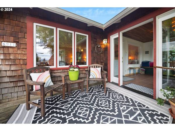 6911 SW 3RD AVE, Portland, OR 97219