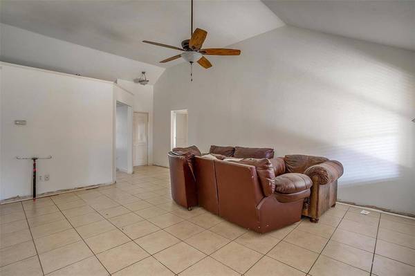 649 Ozark Avenue, Burleson, TX 76028