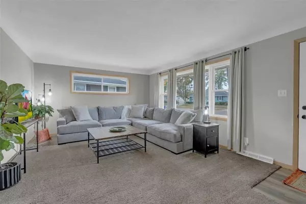 425 26th ST NW, Cedar Rapids, IA 52405