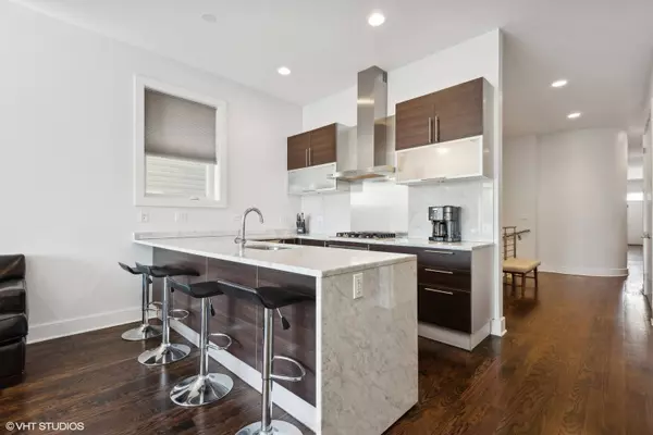 1432 W Chestnut Street #1, Chicago, IL 60642