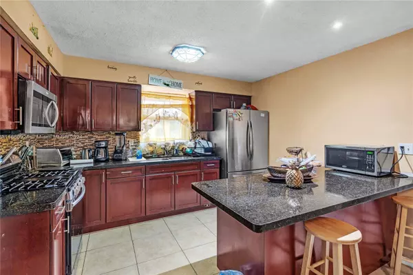 6101 NW 18th Ct, Sunrise, FL 33313